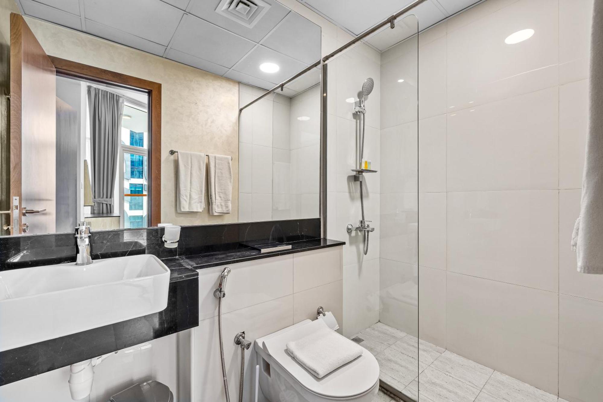 Unlock Waters Edge Apartment Dubai Bagian luar foto