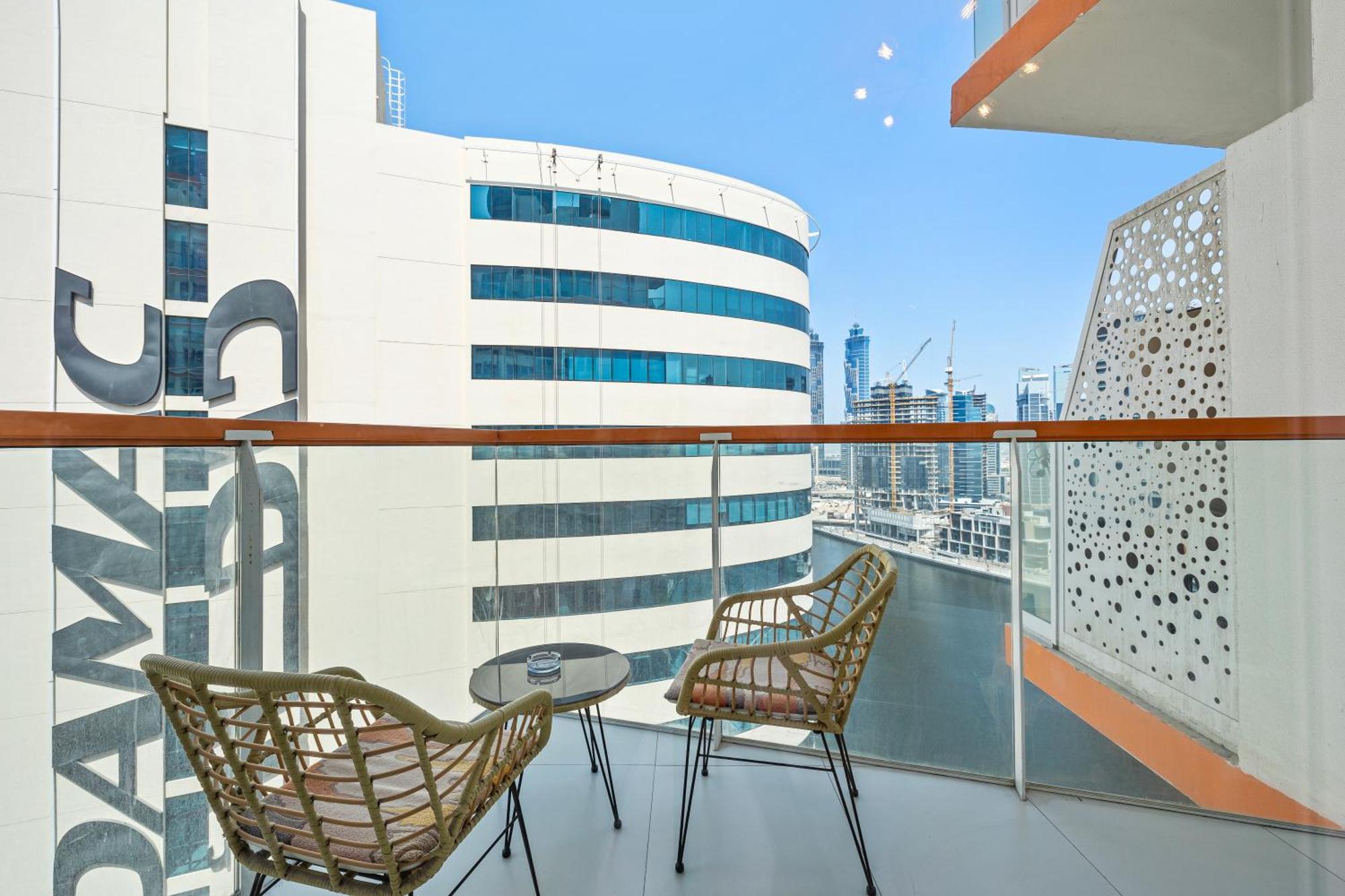 Unlock Waters Edge Apartment Dubai Bagian luar foto