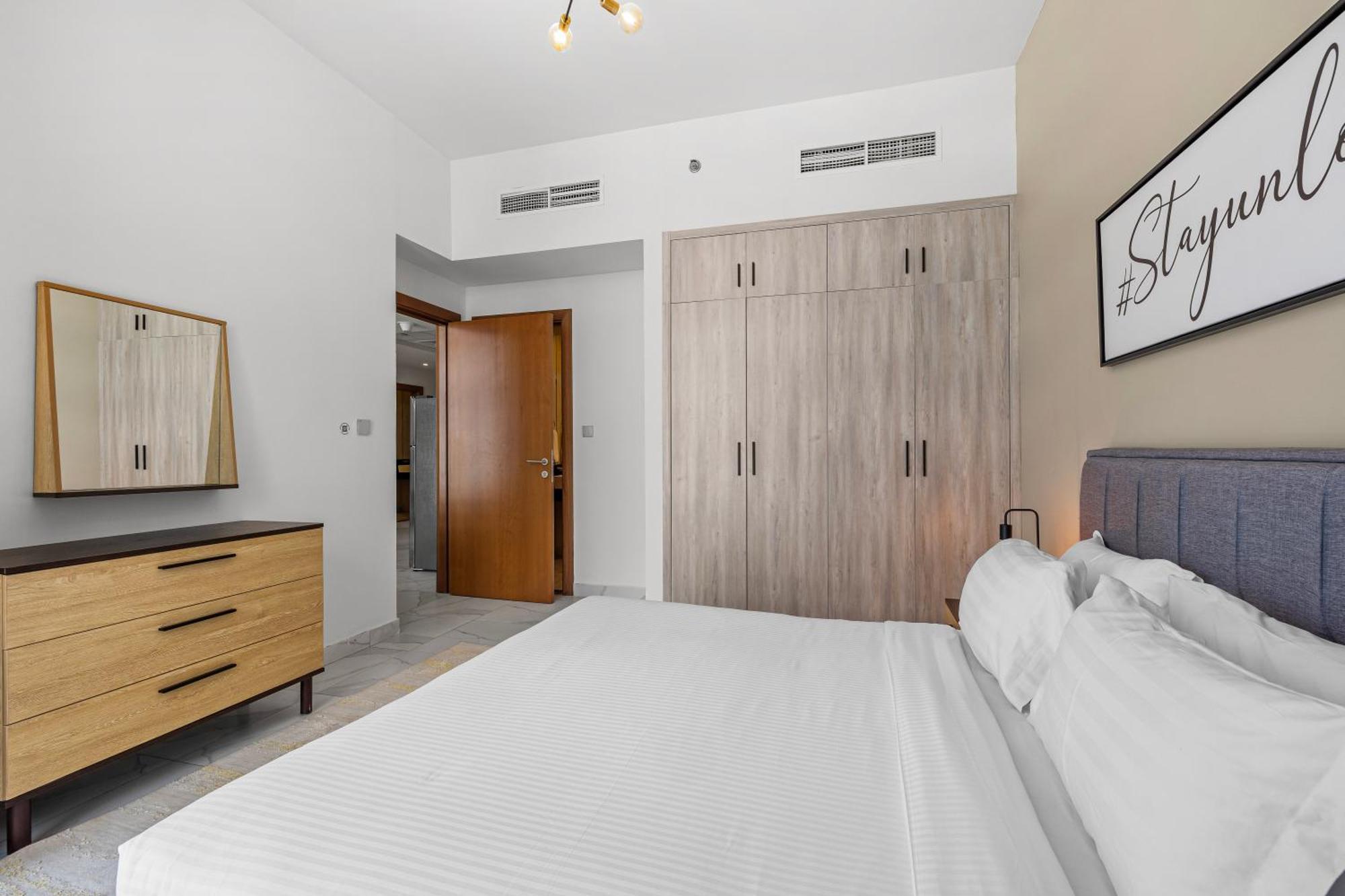 Unlock Waters Edge Apartment Dubai Bagian luar foto