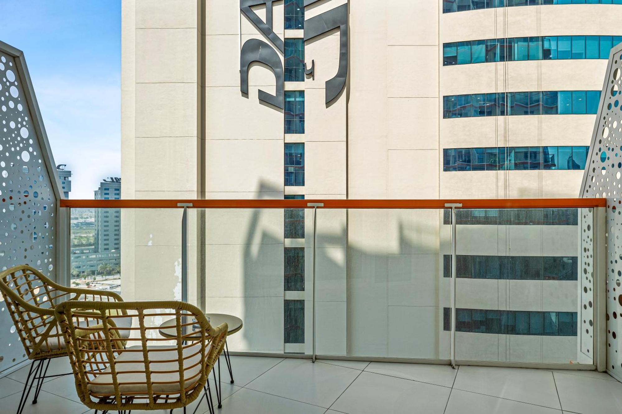 Unlock Waters Edge Apartment Dubai Bagian luar foto